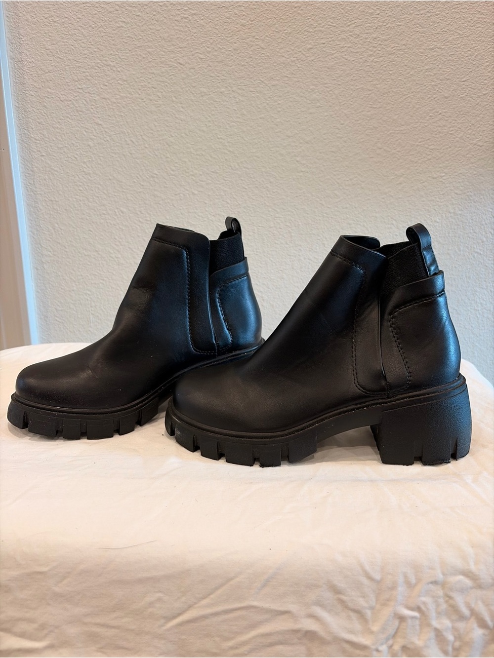Women’s Black Chelsea Boots
